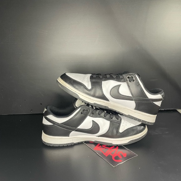 Negotiable Nike dunk low panda 2021 size 8,5 men really good condition - Picture 2 of 5